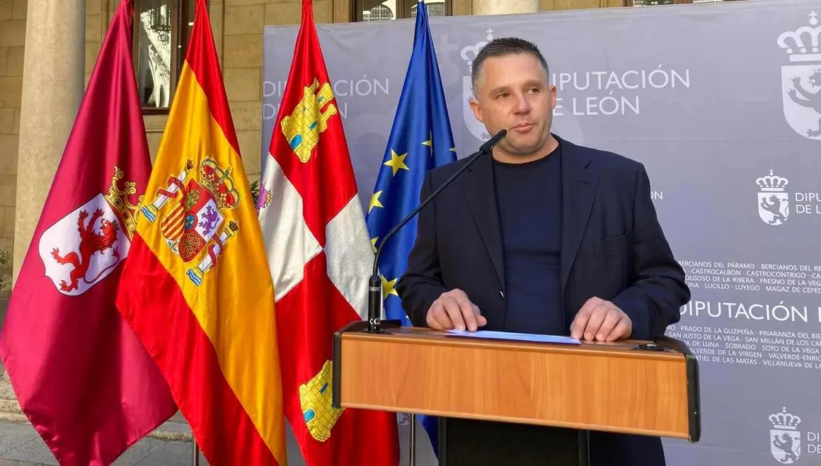 El presidente de la Diputaci&oacute;n de Le&oacute;n, Gerardo &Aacute;lvarez Courel, y el vicepresidente у responsable del &aacute;rea de Productos de Le&oacute;n, Roberto Aller, encabezan la entrega de los V Premios Pisado
