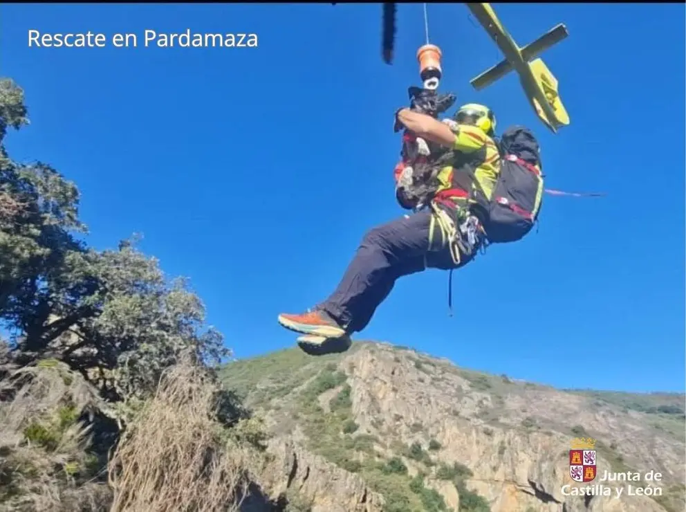 Tres rescates en helic&oacute;ptero casi simult&aacute;neos en diferentes rutas de Picos de Europa. Foto: JCyL.