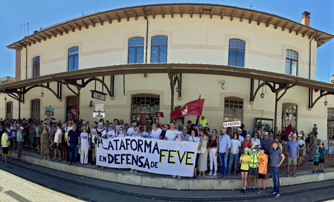 &Uacute;ltima etapa de la marcha reivindicativa de la Plataforma en Defensa de Feve de Le&oacute;n, desde Garrafe de Tor&iacute;o hasta la capital, con final en la Estaci&oacute;n de Matallana. Foto: Peio Garc&iacute;a