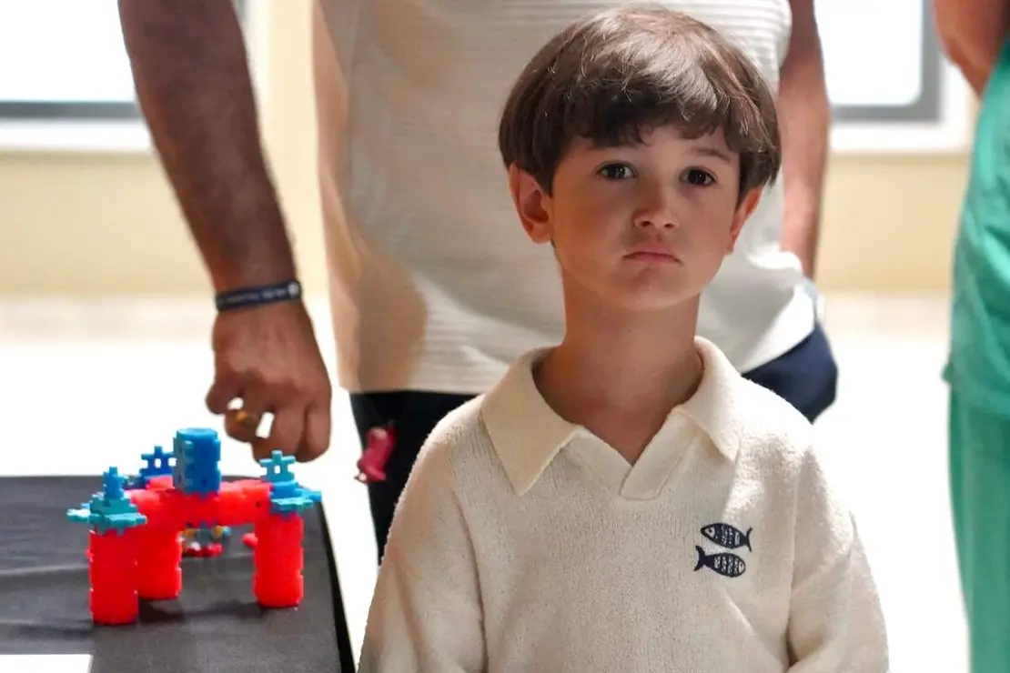 El consejero de Sanidad y Bienestar Social, Alejandro V&aacute;zquez Ramos, inaugura la exposici&oacute;n &lsquo;Por dos pulgares de nada&rsquo;
