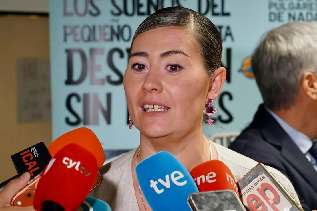 El consejero de Sanidad y Bienestar Social, Alejandro V&aacute;zquez Ramos, inaugura la exposici&oacute;n &lsquo;Por dos pulgares de nada&rsquo;