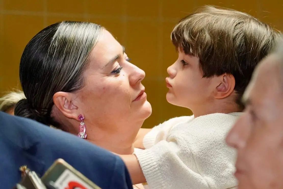 El consejero de Sanidad y Bienestar Social, Alejandro V&aacute;zquez Ramos, inaugura la exposici&oacute;n &lsquo;Por dos pulgares de nada&rsquo;