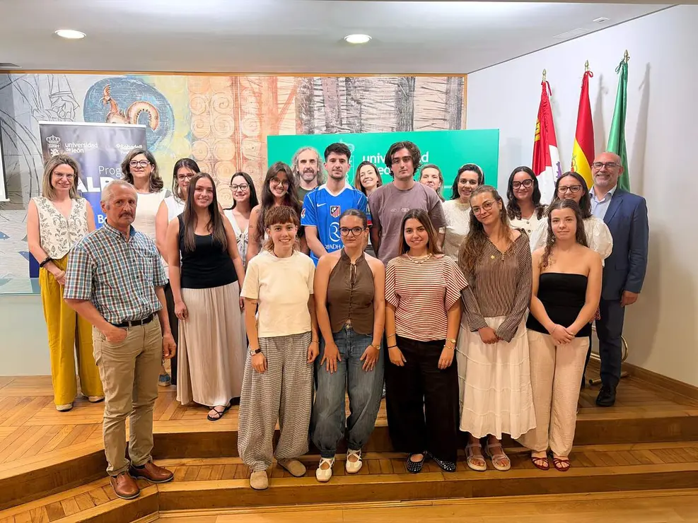 Trece estudiantes de la Universidad de Le&oacute;n impulsar&aacute;n este verano proyectos como la prevenci&oacute;n de incendios a trav&eacute;s de la toponimia, la recuperaci&oacute;n de recetas tradicionales, la revalorizaci&oacute;n de la lana o la memoria de las mujeres rurales en Hospital de &Oacute;rbigo, Peranzanes, Villadangos del P&aacute;ramo, Valdefresno o Villanueva de las Manzanas. Foto: ULE.