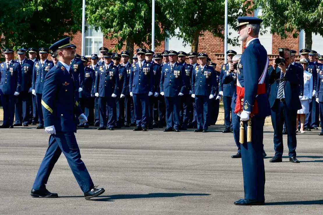 Acto de entrega de los Reales Despachos de Sargento a la XXXIV promoci&oacute;n de la Academia B&aacute;sica del Aire y del Espacio, que est&aacute; presidido por el rey Felipe VI. Acuden al acto el presidente de la Junta, Alfonso Fern&aacute;ndez Ma&ntilde;ueco, el de las Cortes de Castilla y Le&oacute;n, Francisco V&aacute;zquez y el delegado del Gobierno, Nicanor Sen, entre otras autoridades