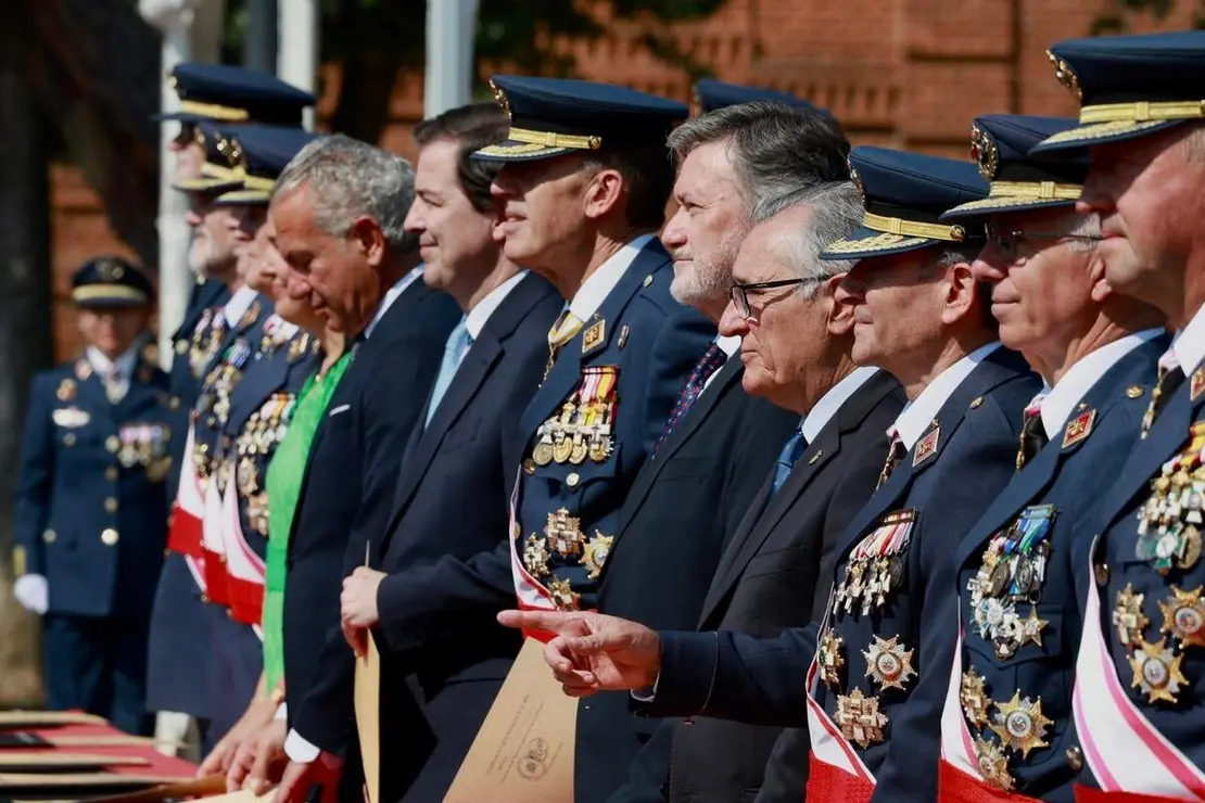 Acto de entrega de los Reales Despachos de Sargento a la XXXIV promoci&oacute;n de la Academia B&aacute;sica del Aire y del Espacio, que est&aacute; presidido por el rey Felipe VI. Acuden al acto el presidente de la Junta, Alfonso Fern&aacute;ndez Ma&ntilde;ueco, el de las Cortes de Castilla y Le&oacute;n, Francisco V&aacute;zquez y el delegado del Gobierno, Nicanor Sen, entre otras autoridades