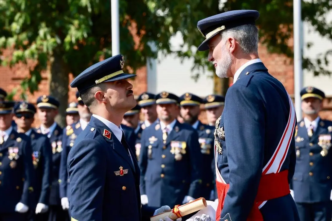 Acto de entrega de los Reales Despachos de Sargento a la XXXIV promoci&oacute;n de la Academia B&aacute;sica del Aire y del Espacio, que est&aacute; presidido por el rey Felipe VI. Acuden al acto el presidente de la Junta, Alfonso Fern&aacute;ndez Ma&ntilde;ueco, el de las Cortes de Castilla y Le&oacute;n, Francisco V&aacute;zquez y el delegado del Gobierno, Nicanor Sen, entre otras autoridades