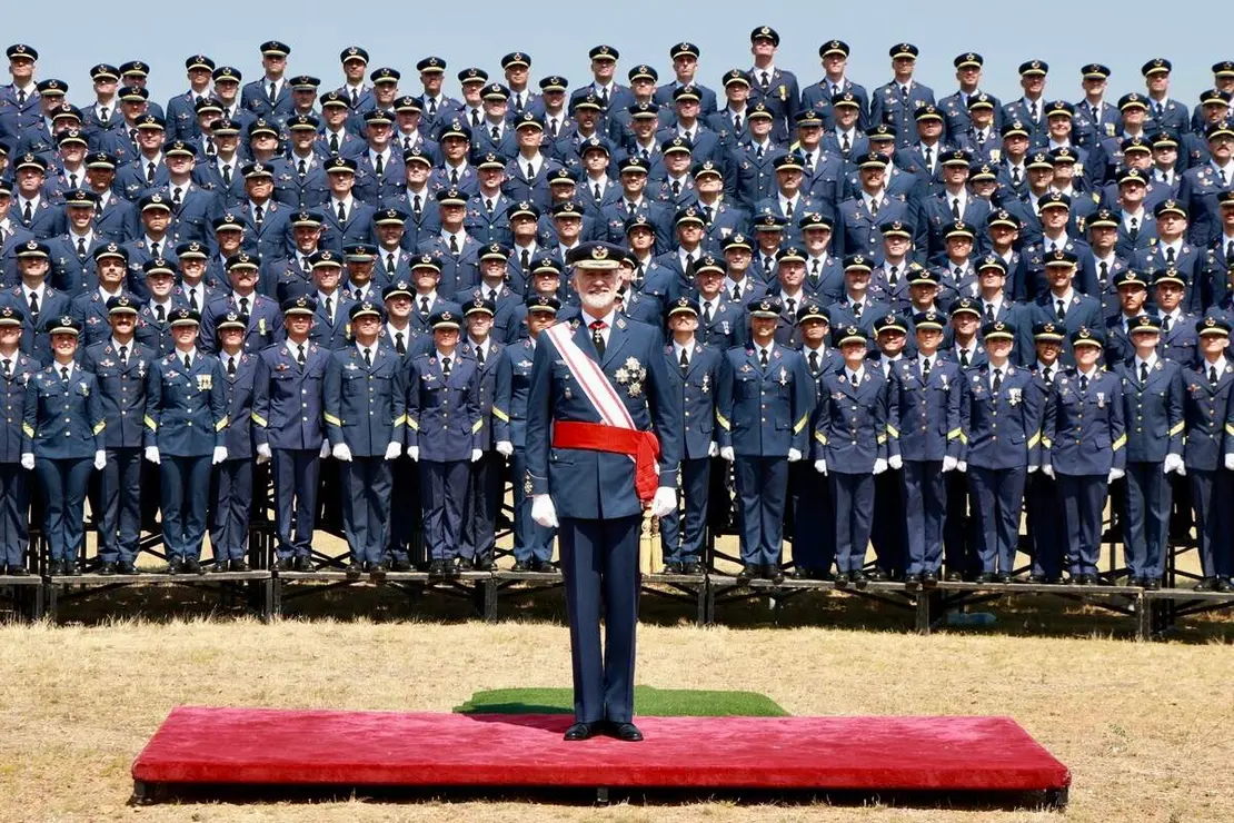 Acto de entrega de los Reales Despachos de Sargento a la XXXIV promoci&oacute;n de la Academia B&aacute;sica del Aire y del Espacio, que est&aacute; presidido por el rey Felipe VI. Acuden al acto el presidente de la Junta, Alfonso Fern&aacute;ndez Ma&ntilde;ueco, el de las Cortes de Castilla y Le&oacute;n, Francisco V&aacute;zquez y el delegado del Gobierno, Nicanor Sen, entre otras autoridades