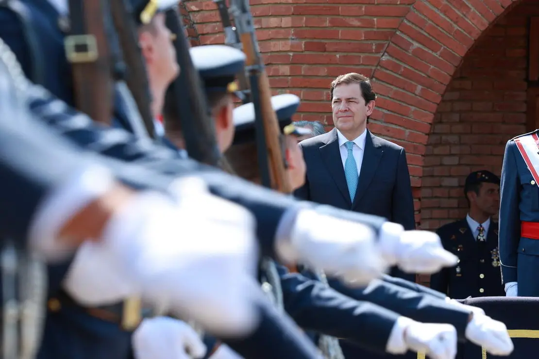 Acto de entrega de los Reales Despachos de Sargento a la XXXIV promoci&oacute;n de la Academia B&aacute;sica del Aire y del Espacio, que est&aacute; presidido por el rey Felipe VI. Acuden al acto el presidente de la Junta, Alfonso Fern&aacute;ndez Ma&ntilde;ueco, el de las Cortes de Castilla y Le&oacute;n, Francisco V&aacute;zquez y el delegado del Gobierno, Nicanor Sen, entre otras autoridades