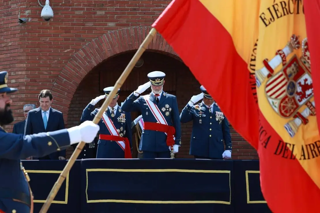 Acto de entrega de los Reales Despachos de Sargento a la XXXIV promoci&oacute;n de la Academia B&aacute;sica del Aire y del Espacio, que est&aacute; presidido por el rey Felipe VI. Acuden al acto el presidente de la Junta, Alfonso Fern&aacute;ndez Ma&ntilde;ueco, el de las Cortes de Castilla y Le&oacute;n, Francisco V&aacute;zquez y el delegado del Gobierno, Nicanor Sen, entre otras autoridades
