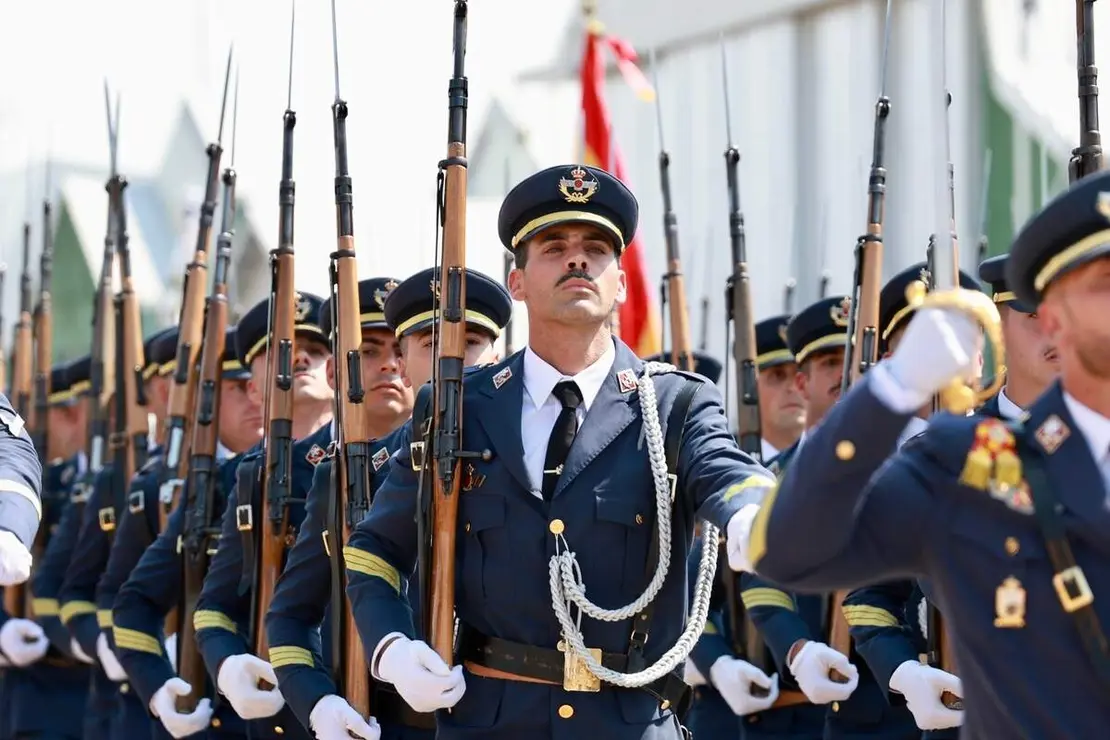 Acto de entrega de los Reales Despachos de Sargento a la XXXIV promoci&oacute;n de la Academia B&aacute;sica del Aire y del Espacio, que est&aacute; presidido por el rey Felipe VI. Acuden al acto el presidente de la Junta, Alfonso Fern&aacute;ndez Ma&ntilde;ueco, el de las Cortes de Castilla y Le&oacute;n, Francisco V&aacute;zquez y el delegado del Gobierno, Nicanor Sen, entre otras autoridades