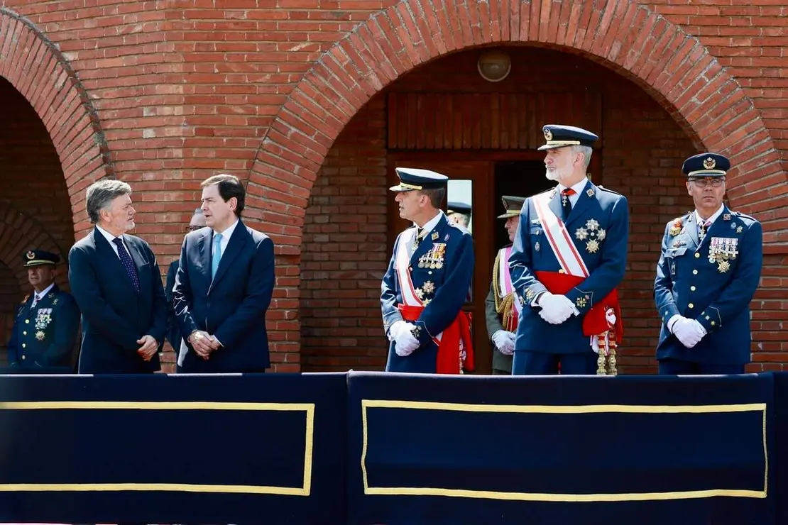 Acto de entrega de los Reales Despachos de Sargento a la XXXIV promoci&oacute;n de la Academia B&aacute;sica del Aire y del Espacio, que est&aacute; presidido por el rey Felipe VI. Acuden al acto el presidente de la Junta, Alfonso Fern&aacute;ndez Ma&ntilde;ueco, el de las Cortes de Castilla y Le&oacute;n, Francisco V&aacute;zquez y el delegado del Gobierno, Nicanor Sen, entre otras autoridades