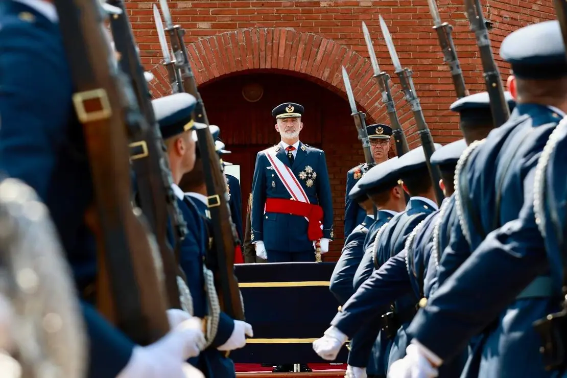 Acto de entrega de los Reales Despachos de Sargento a la XXXIV promoci&oacute;n de la Academia B&aacute;sica del Aire y del Espacio, que est&aacute; presidido por el rey Felipe VI. Acuden al acto el presidente de la Junta, Alfonso Fern&aacute;ndez Ma&ntilde;ueco, el de las Cortes de Castilla y Le&oacute;n, Francisco V&aacute;zquez y el delegado del Gobierno, Nicanor Sen, entre otras autoridades
