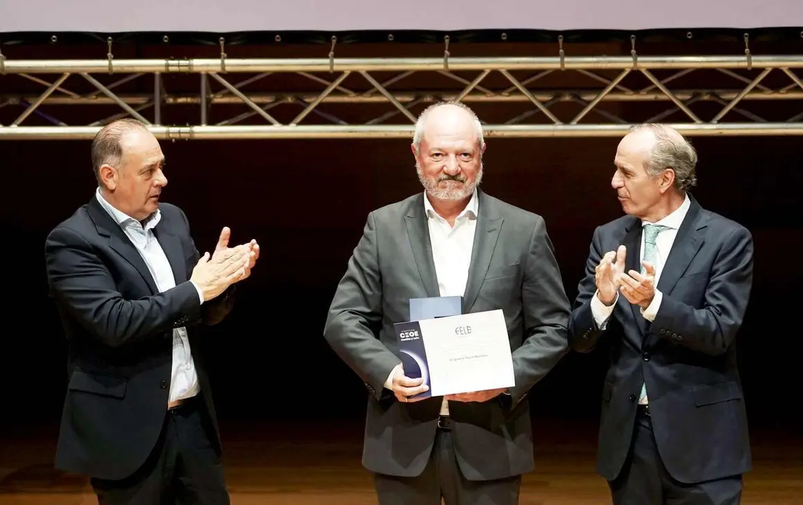 Entrega del Premio CEOE Castilla y Le&oacute;n a Ignacio Tejera, de Temon Inversiones, de Le&oacute;n