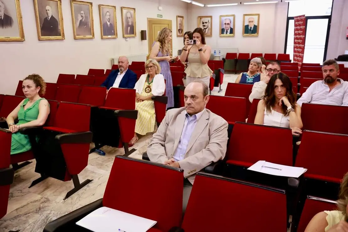La viceconsejera de Dinamizaci&oacute;n Industrial y Laboral de la Junta de Castilla y Le&oacute;n, Mar Sancho, preside la sesi&oacute;n de pleno constituyente de la C&aacute;mara de Comercio de Astorga