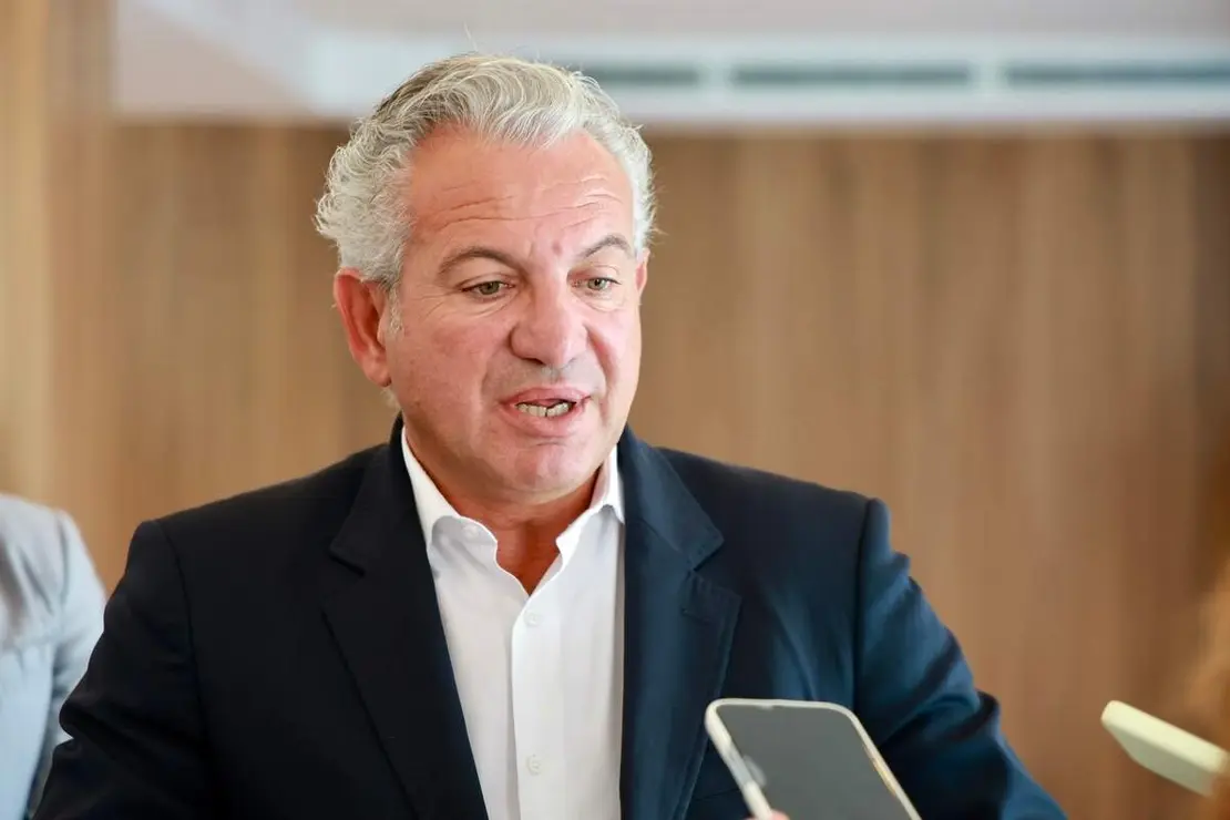 El delegado del Gobierno en Castilla y Le&oacute;n, Nicanor Sen, visita las actuaciones finalizadas en la Casa de la Cultura de Valencia de Don Juan financiadas a cargo del Programa de Impulso a la Rehabilitaci&oacute;n de los Edificios P&uacute;blicos