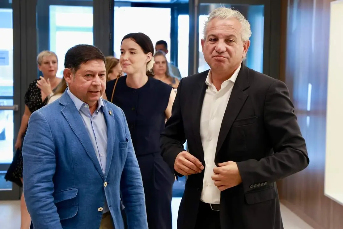 El delegado del Gobierno en Castilla y Le&oacute;n, Nicanor Sen, visita las actuaciones finalizadas en la Casa de la Cultura de Valencia de Don Juan financiadas a cargo del Programa de Impulso a la Rehabilitaci&oacute;n de los Edificios P&uacute;blicos
