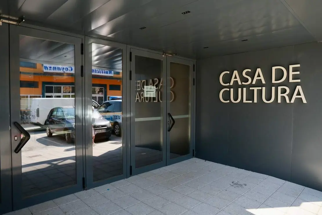 El delegado del Gobierno en Castilla y Le&oacute;n, Nicanor Sen, visita las actuaciones finalizadas en la Casa de la Cultura de Valencia de Don Juan financiadas a cargo del Programa de Impulso a la Rehabilitaci&oacute;n de los Edificios P&uacute;blicos