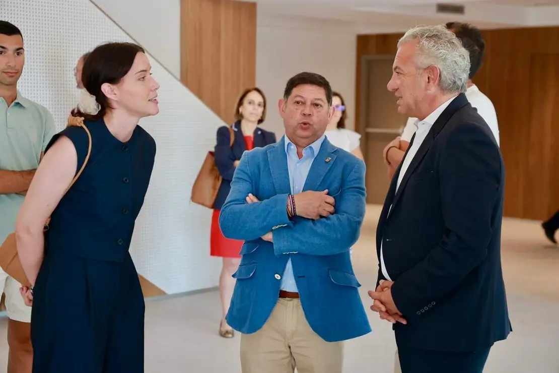El delegado del Gobierno en Castilla y Le&oacute;n, Nicanor Sen, visita las actuaciones finalizadas en la Casa de la Cultura de Valencia de Don Juan financiadas a cargo del Programa de Impulso a la Rehabilitaci&oacute;n de los Edificios P&uacute;blicos