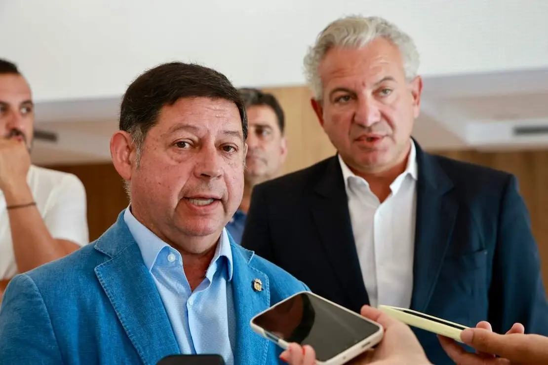 El delegado del Gobierno en Castilla y Le&oacute;n, Nicanor Sen, visita las actuaciones finalizadas en la Casa de la Cultura de Valencia de Don Juan financiadas a cargo del Programa de Impulso a la Rehabilitaci&oacute;n de los Edificios P&uacute;blicos