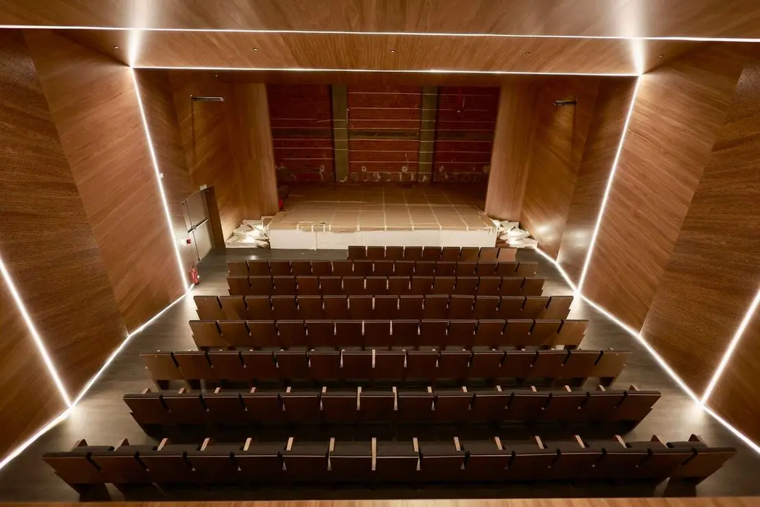 El delegado del Gobierno en Castilla y Le&oacute;n, Nicanor Sen, visita las actuaciones finalizadas en la Casa de la Cultura de Valencia de Don Juan financiadas a cargo del Programa de Impulso a la Rehabilitaci&oacute;n de los Edificios P&uacute;blicos