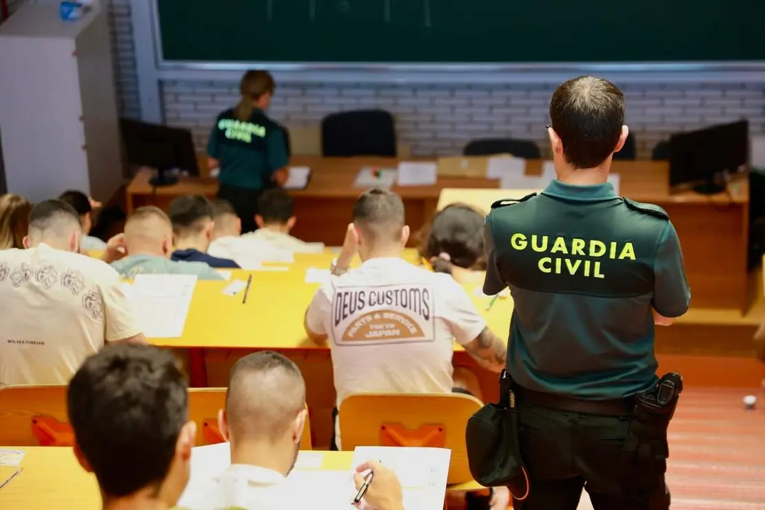 La Facultad de Ciencias Econ&oacute;micas y Empresariales de Le&oacute;n, acoge la celebraci&oacute;n de las pruebas de conocimientos te&oacute;ricos y psicot&eacute;cnicos de la oposici&oacute;n a la Guardia Civil