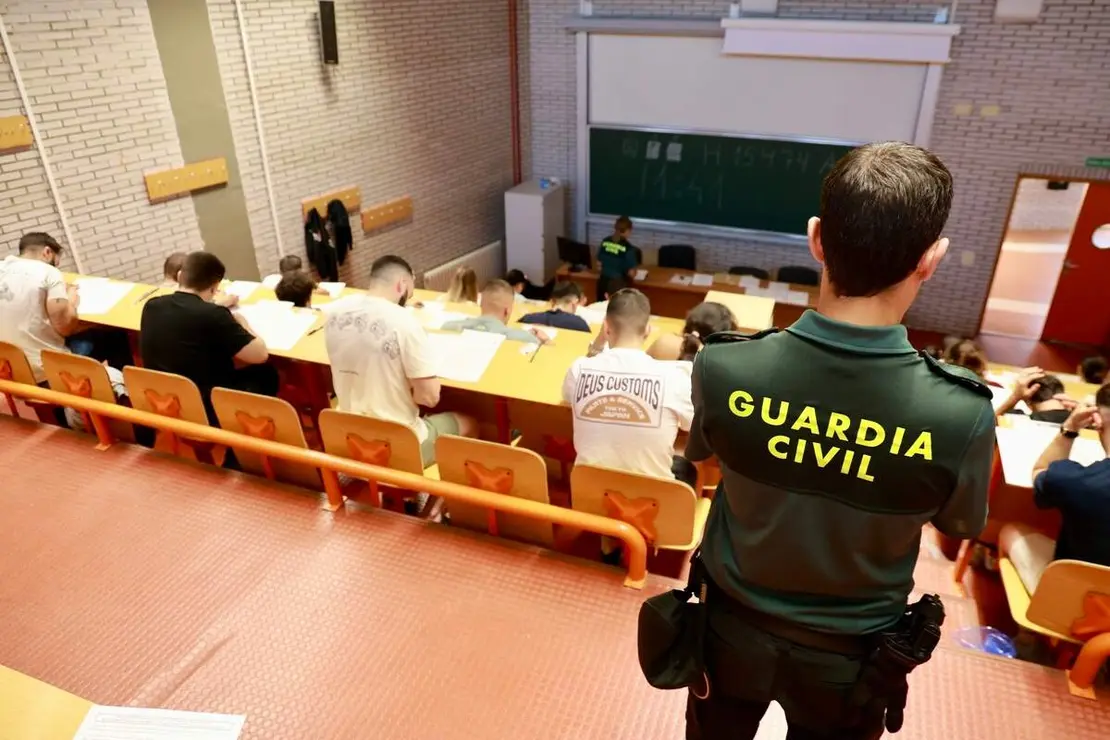 La Facultad de Ciencias Econ&oacute;micas y Empresariales de Le&oacute;n, acoge la celebraci&oacute;n de las pruebas de conocimientos te&oacute;ricos y psicot&eacute;cnicos de la oposici&oacute;n a la Guardia Civil