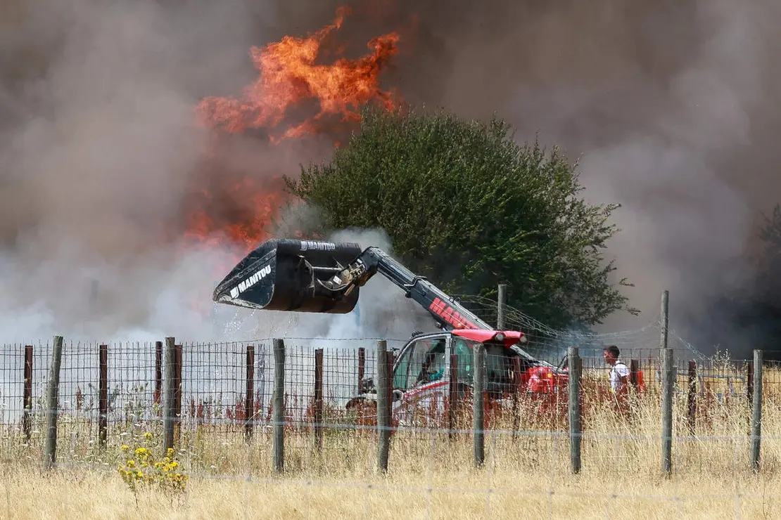 Incendio de nivel dos en Navatejera (Le&oacute;n)