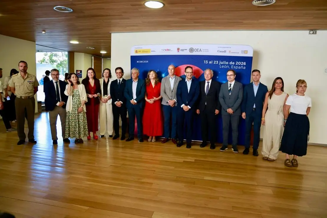 El secretario de Estado de Telecomunicaciones e Infraestructuras Digitales, Antonio Hernando Vera, preside la inauguraci&oacute;n del Cybersecurity Summer BootCamp 2026, en la que participan el alcalde de Le&oacute;n, Jos&eacute; Antonio Diez; la rectora de la ULE, Nuria Gonz&aacute;lex;, el secretario al cargo del Comit&eacute; Interamericano contra el Terrorismo de la Organizaci&oacute;n de Estados Americanos, Guillermo Moncayo, y la embajadora observadora permanente de la OEA, Carmen Mont&oacute;n