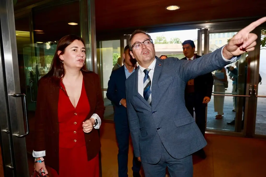 El secretario de Estado de Telecomunicaciones e Infraestructuras Digitales, Antonio Hernando Vera, preside la inauguraci&oacute;n del Cybersecurity Summer BootCamp 2026, en la que participan el alcalde de Le&oacute;n, Jos&eacute; Antonio Diez; la rectora de la ULE, Nuria Gonz&aacute;lex;, el secretario al cargo del Comit&eacute; Interamericano contra el Terrorismo de la Organizaci&oacute;n de Estados Americanos, Guillermo Moncayo, y la embajadora observadora permanente de la OEA, Carmen Mont&oacute;n