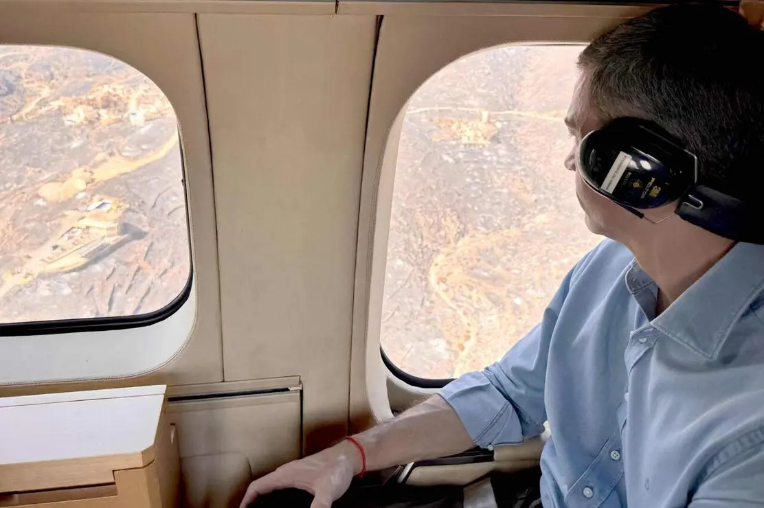El presidente del Gobierno, Pedro S&aacute;nchez, se desplaz&oacute; este lunes a Los Gallardos (Almer&iacute;a) para conocer sobre el terreno la evoluci&oacute;n del incendio forestal que ha dejado un balance definitivo de 13 personas fallecidas.
