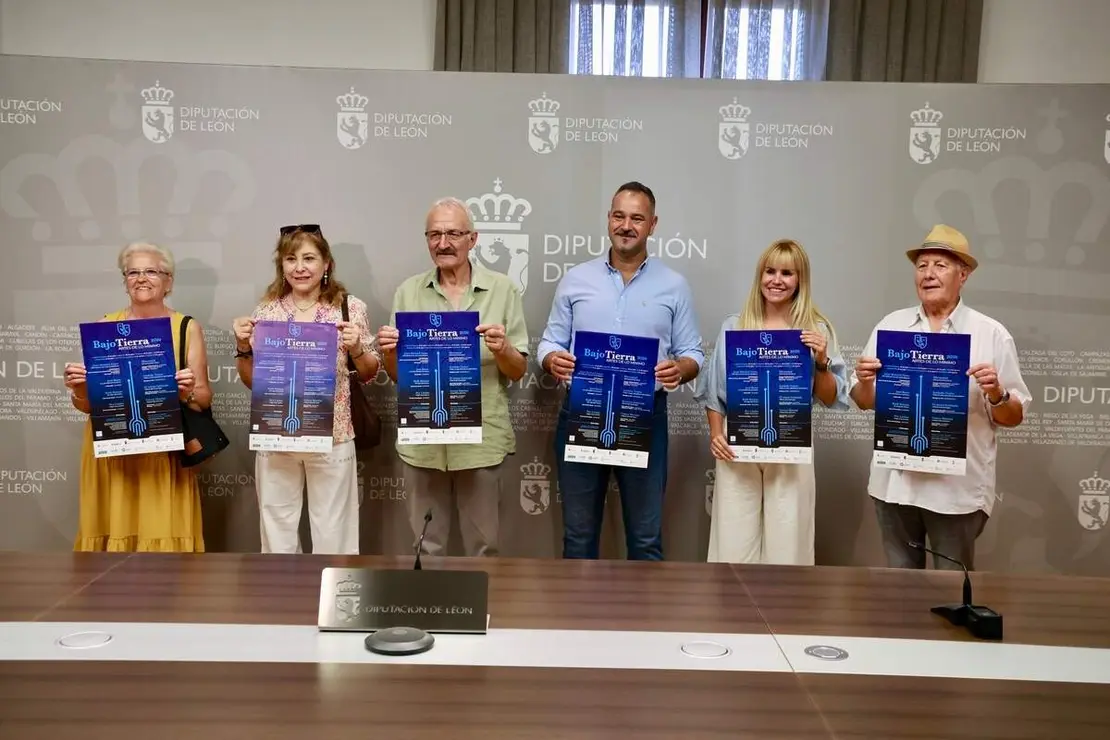 El diputado de Cultura, Emilio Mart&iacute;nez, y la diputada de Juventud, Patricia Mart&iacute;nez, acompa&ntilde;an a los alcaldes de Gordoncillo, Urbano Seco, Valderas, Agust&iacute;n Lobato, y Grajal de Campos, Tamara Alonso, y al representante del Centro Dram&aacute;tico Leon&eacute;s, Enrique L&oacute;pez, en la presentaci&oacute;n de la s&eacute;ptima edici&oacute;n de la iniciativa &lsquo;Bajo Tierra&rsquo;