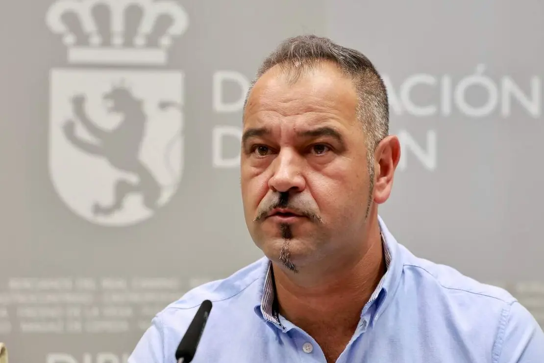 El diputado de Cultura, Emilio Mart&iacute;nez, y la diputada de Juventud, Patricia Mart&iacute;nez, acompa&ntilde;an a los alcaldes de Gordoncillo, Urbano Seco, Valderas, Agust&iacute;n Lobato, y Grajal de Campos, Tamara Alonso, y al representante del Centro Dram&aacute;tico Leon&eacute;s, Enrique L&oacute;pez, en la presentaci&oacute;n de la s&eacute;ptima edici&oacute;n de la iniciativa &lsquo;Bajo Tierra&rsquo;