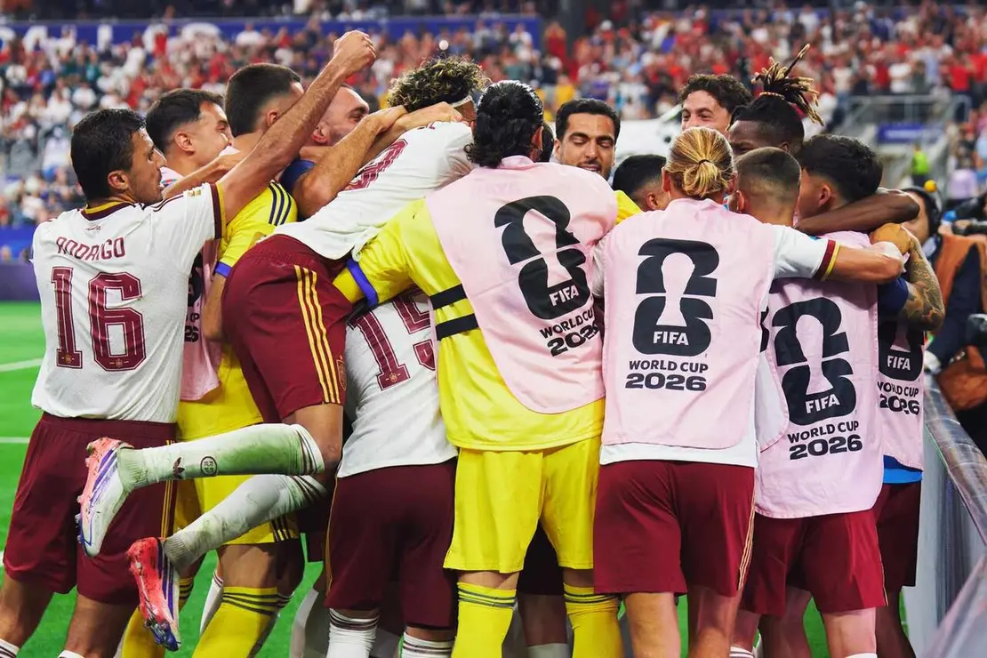 Espa&ntilde;a volver&aacute; a disputar una final de la Copa del Mundo diecis&eacute;is a&ntilde;os despu&eacute;s de conquistar el t&iacute;tulo en Sud&aacute;frica. El conjunto dirigido por Luis de la Fuente firm&oacute; en Dallas una de las actuaciones m&aacute;s completas del campeonato para imponerse por 0-2 a Francia y ganarse el derecho a pelear por el t&iacute;tulo el pr&oacute;ximo domingo.