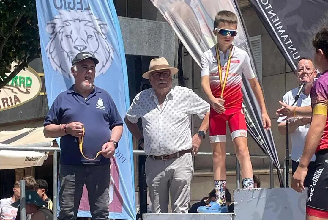 El Paseo de la Condesa de Sagasta acogi&oacute; este fin de semana una nueva edici&oacute;n del Trofeo Escuelas Ciudad de Le&oacute;n, una prueba que reuni&oacute; a cerca de un centenar de ciclistas de las categor&iacute;as de promesas, principiantes, alevines e infantiles y que sirvi&oacute; para cerrar la clasificaci&oacute;n de la Zona B de la Copa de Castilla y Le&oacute;n de Ciclismo Base. Foto: AytoLe&oacute;n