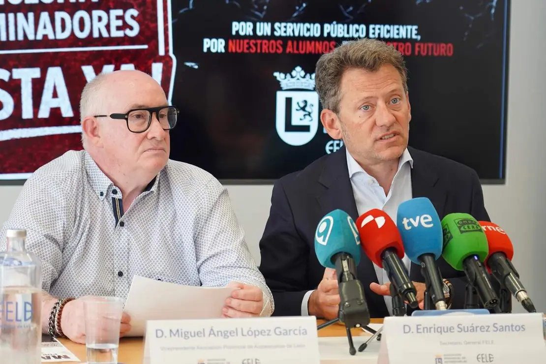 La Asociaci&oacute;n Provincial de Autoescuelas de Le&oacute;n, integrada en la Federaci&oacute;n Leonesa de Empresarios (FELE), comparece para hablar de la situaci&oacute;n que sufre el sector por la falta de examinadores de tr&aacute;fico.
Foto: Carlos S. Campillo