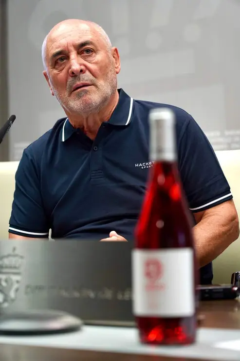 El vicepresidente de la Diputaci&oacute;n de Le&oacute;n, Roberto Aller, presenta la 24 Feria del Vino DO Le&oacute;n junto al presidente de la DO, Rafael Blanco, el alcalde de Valencia de Don Juan, Jos&eacute; Jim&eacute;nez, y el concejal de Ferias y diputado provincial, &Aacute;ngel P&eacute;rez