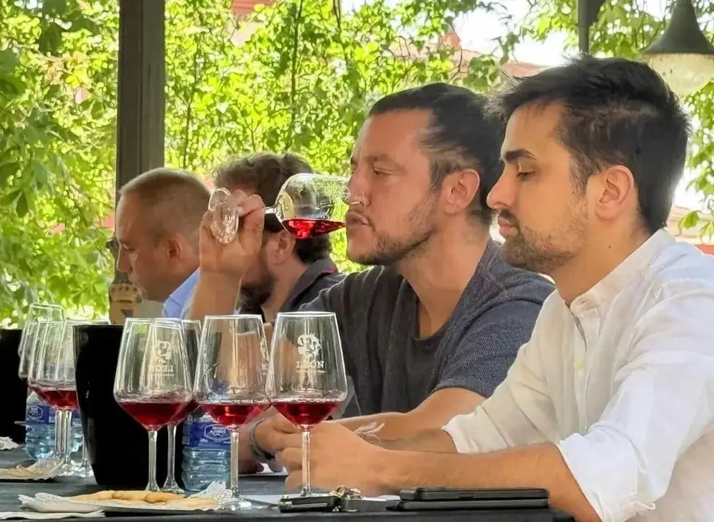 Valencia de Don Juan vuelve a ser, desde este viernes 24 de julio, el gran escaparate de los vinos de la Denominaci&oacute;n de Origen Le&oacute;n con el inicio de la XXIV Feria del Vino, una de las citas gastron&oacute;micas y enotur&iacute;sticas m&aacute;s importantes del verano en la provincia.