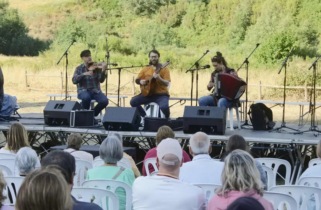 Folk (2)