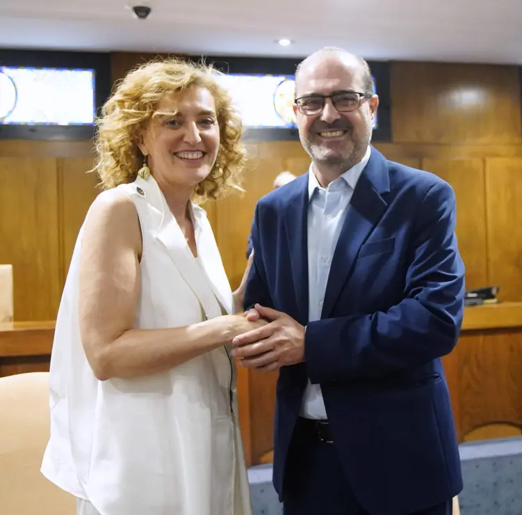 La consejera de Educaci&oacute;n, Mar&iacute;a Pardo &Aacute;lvarez, junto al alcalde de Ponferrada, Marco Morala, durante la firma del convenio de colaboraci&oacute;n para el desarrollo del ciclo formativo de grado medio en Emergencias y Protecci&oacute;n Civil del CIFP de Ponferrada