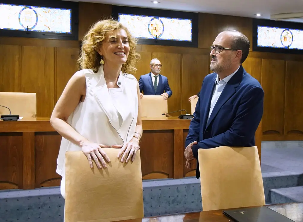 La consejera de Educaci&oacute;n, Mar&iacute;a Pardo &Aacute;lvarez, junto al alcalde de Ponferrada, Marco Morala, durante la firma del convenio de colaboraci&oacute;n para el desarrollo del ciclo formativo de grado medio en Emergencias y Protecci&oacute;n Civil del CIFP de Ponferrada