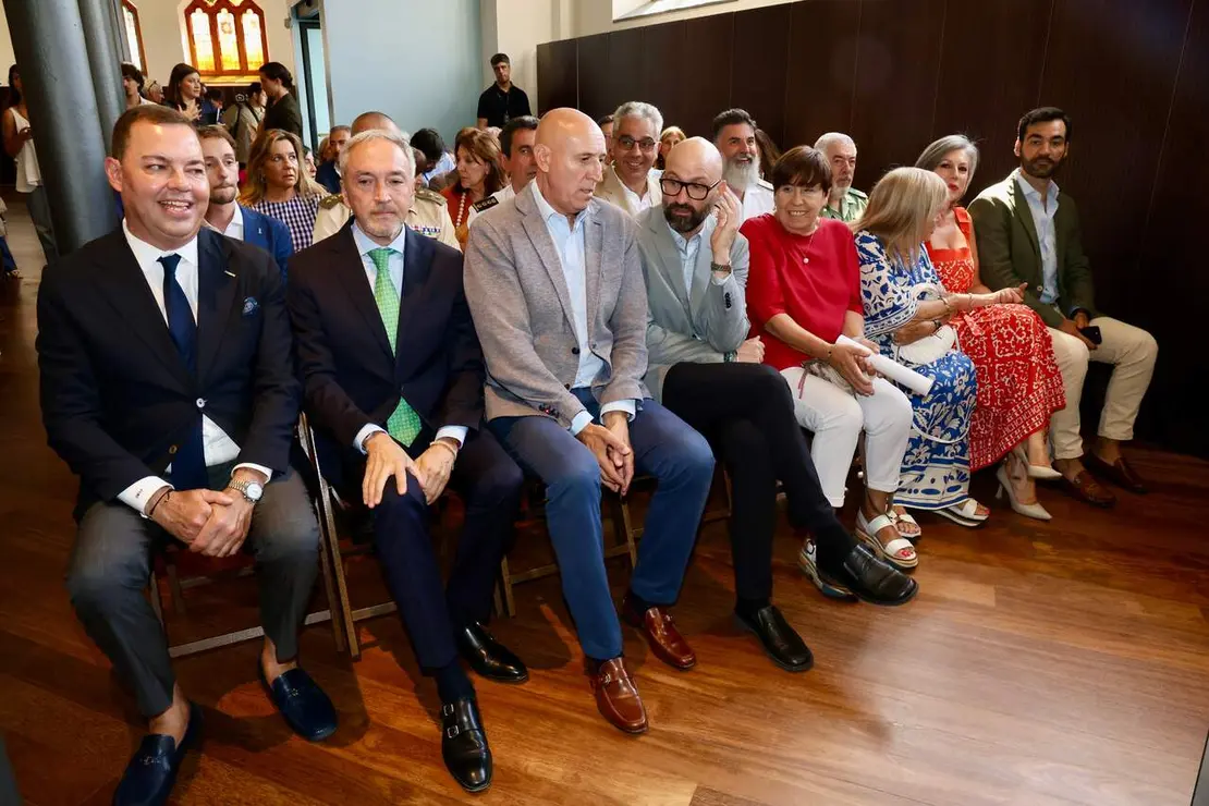 El consejero de Cultura, Turismo y Deporte, Alberto D&iacute;az Pico, y el director general de la Fundaci&oacute;n Obra Social de Castilla y Le&oacute;n, Jos&eacute; Mar&iacute;a Viejo, inauguran la exposici&oacute;n &lsquo;Gaud&iacute; y la Ciudad Moderna&rsquo;, junto a su co-comisario, Carlos Varela