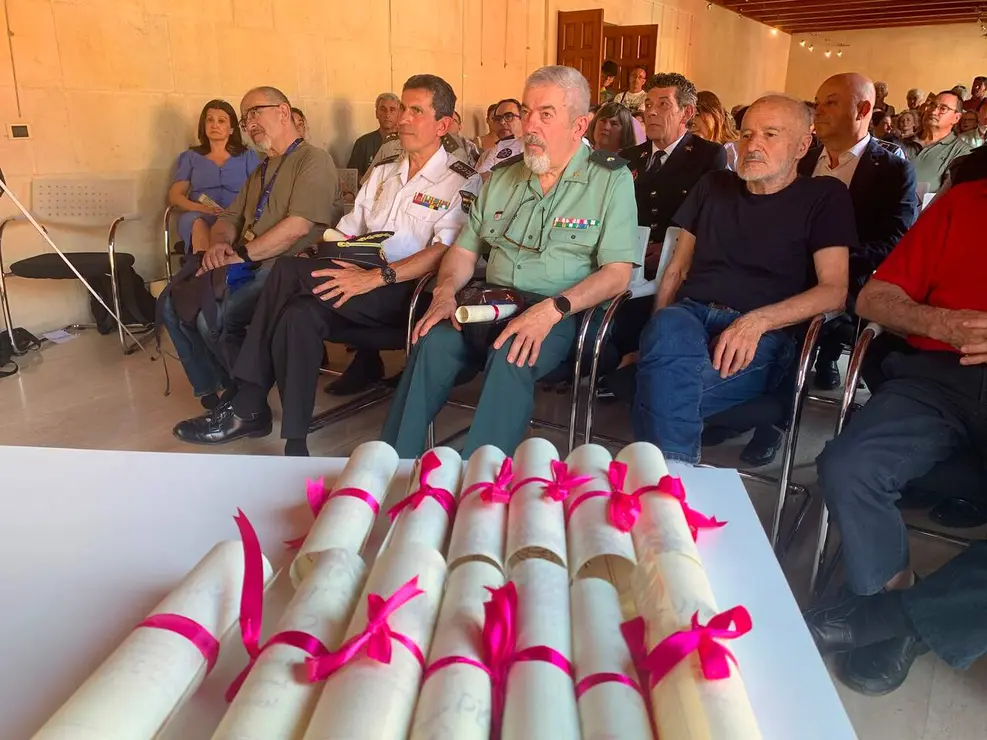 ProMonumenta reconoce a los h&eacute;roes de los incendios de Le&oacute;n con sus Socios de Honor. La asociaci&oacute;n distingue a 54 municipios afectados y a los equipos que afrontaron la emergencia forestal de 2025. Fotos: A.F. Reca