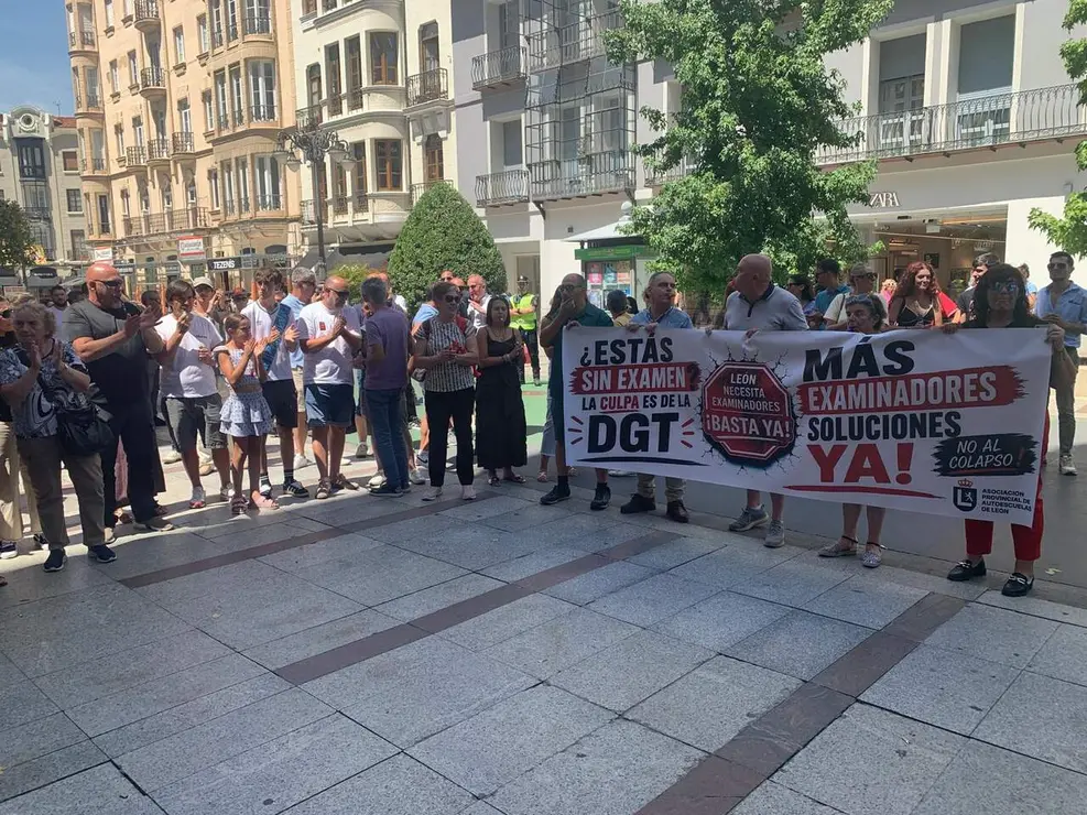 mani autoescuelas dgt (1)