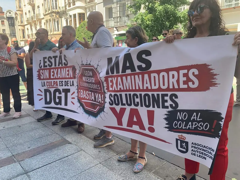 mani autoescuelas dgt (2)
