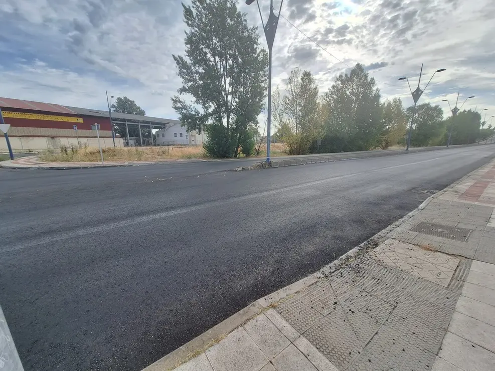 Azorin paso de peatones sin pintar