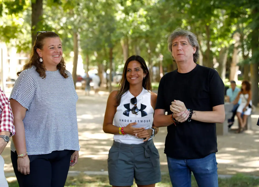 El secretario general del PSCyL, Carlos Mart&iacute;nez, atiende a los medios antes de visitar el yacimiento arqueol&oacute;gico &lsquo;Abrigo del Molino&rsquo; de Segovia