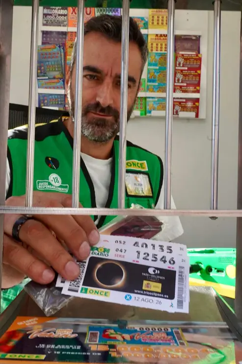 La ONCE regala gafas para ver el eclipse por la compra de un cup&oacute;n