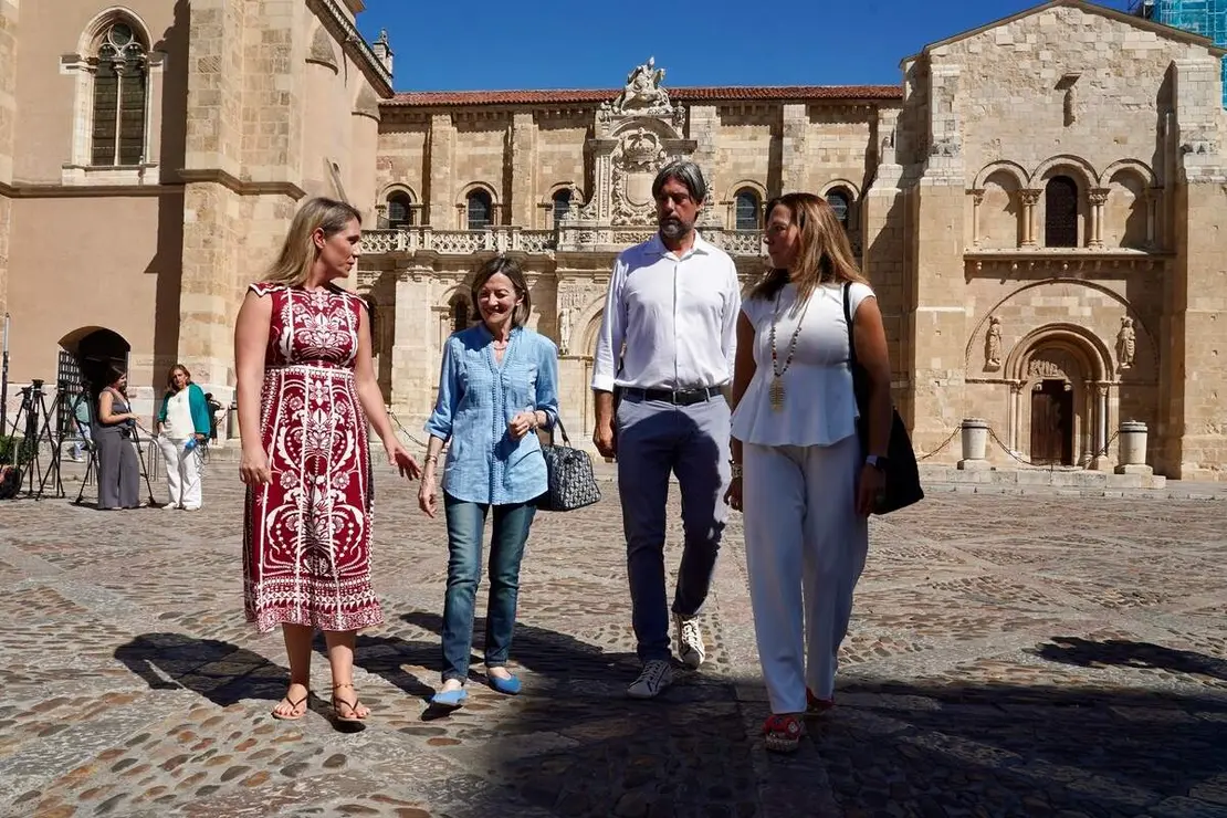 La vicesecretaria nacional de Coordinaci&oacute;n Sectorial del Partido Popular, Alma Ezcurra, visita la ciudad de Le&oacute;n acompa&ntilde;ada por el senador Jorge Garc&iacute;a Vega, la procuradora Mar&iacute;a Jos&eacute; &Aacute;lvarez y la concejala del Ayuntamiento de Le&oacute;n Ana Franco
