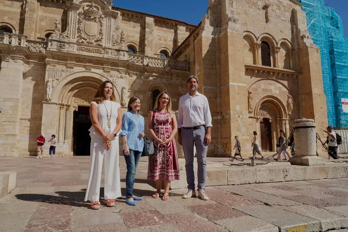 La vicesecretaria nacional de Coordinaci&oacute;n Sectorial del Partido Popular, Alma Ezcurra, visita la ciudad de Le&oacute;n acompa&ntilde;ada por el senador Jorge Garc&iacute;a Vega, la procuradora Mar&iacute;a Jos&eacute; &Aacute;lvarez y la concejala del Ayuntamiento de Le&oacute;n Ana Franco