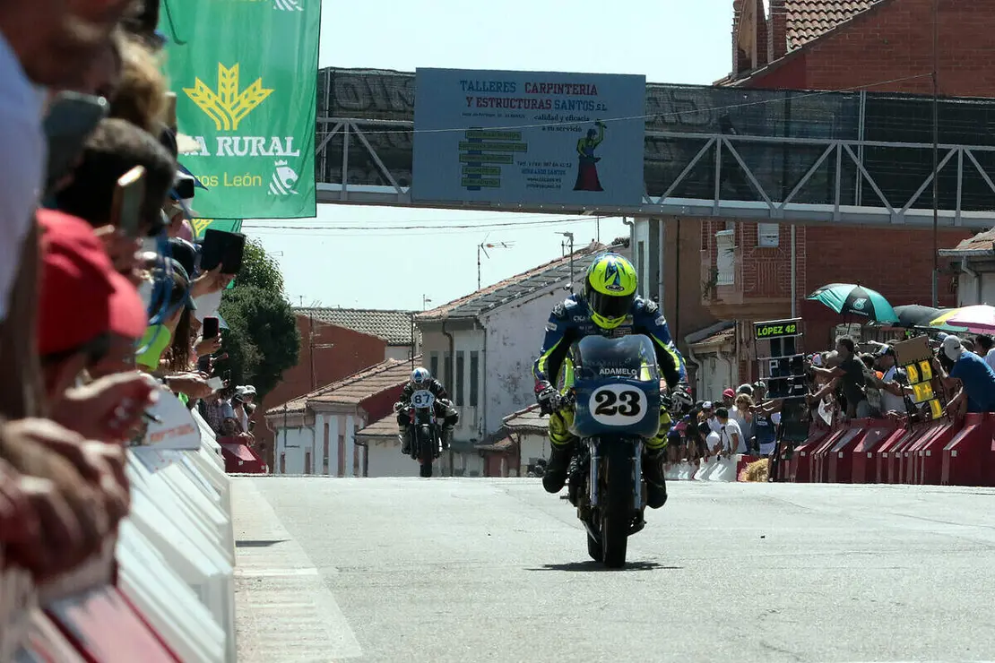 Gran Premio de Velocidad Ciudad de La Ba&ntilde;eza; en la imagen, competici&oacute;n de Eurotwins